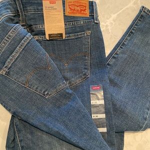 Levi’s 724 Straight crop size 31 jeans - new with tags- high rise